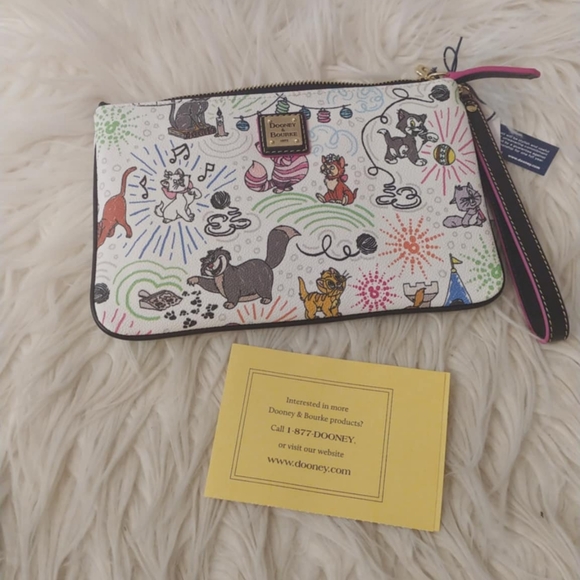 💖FIRM! NWT DISNEY PARKS X DOONEY AND BOURKE DISNEY CATS SKETCH WRISTLET - Picture 10 of 15